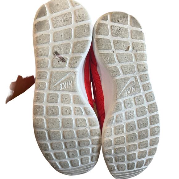 NIKE Sneakers Womens 9.5 Roshe One Moire Crimson White - Picture 4 of 6